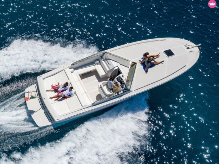 Capri Full-Day Tour Aboard the Tornado 38: An Iconic Italian Adventure