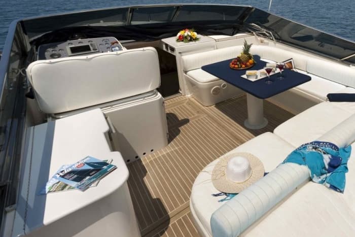 Hele dag Capri-tour aan boord van de Itama 50: een luxe motorbootervaring