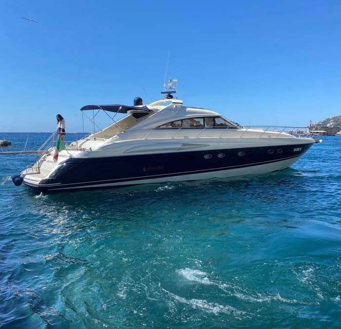 Ontdek Capri per boot – een complete dagtocht naar een privé-eiland