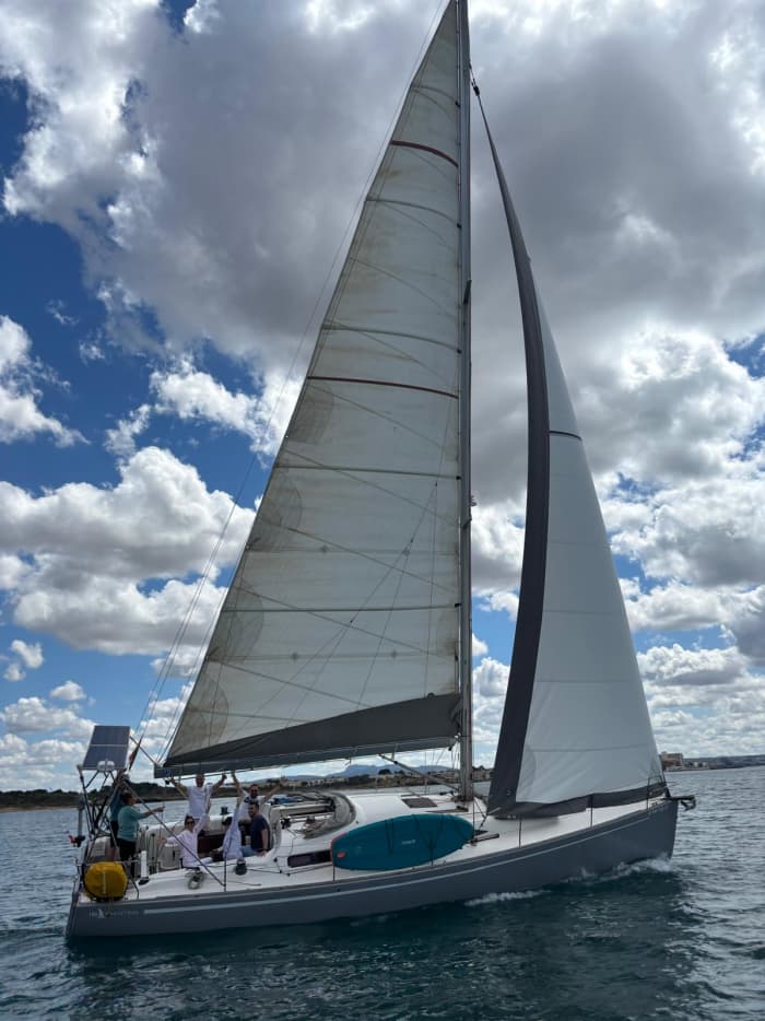Private sailing trip around Palma Bay (4h) – coves, snorkeling and paddleboarding