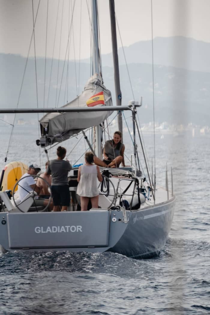 Zeiltocht rond de baai van Palma inclusief tapas en drankjes (6 uur)