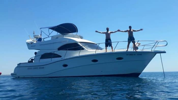 Entspannen Sie sich 2 Stunden und 30 Minuten lang auf einem Motorboot in El Rompido.