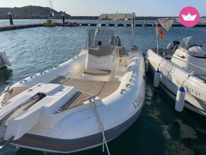 Brisa e Adrenalina: Uma Excursão Sofisticada de Meio Dia no Mediterrâneo