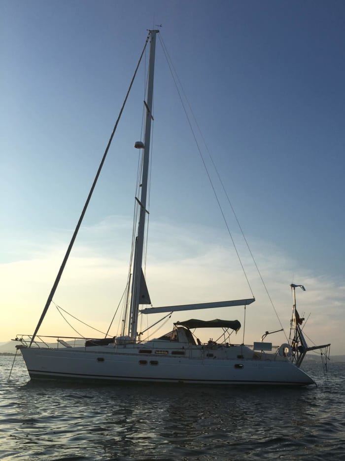 Discover Hyères on a full-day sailing trip