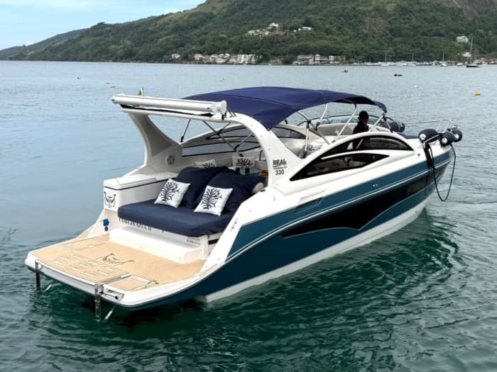 Take 9h to discover the hidden magic of Angra dos Reis from the waves