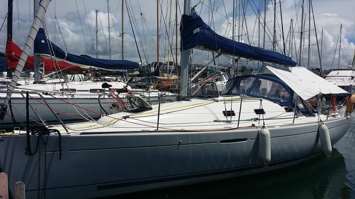 Explore Le Verdon-sur-Mer e desfrute de um dia inteiro navegando em um veleiro.