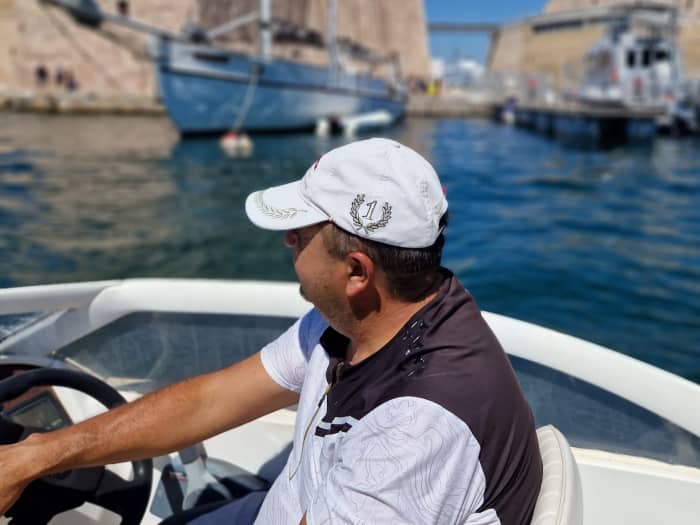 Sea, Love & Sun: A full day of emotions on a motorboat