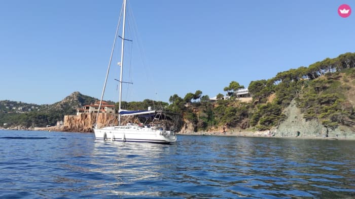⛵ Escape Day: sailing on a 12m sailboat in the bay, swimming 🐬