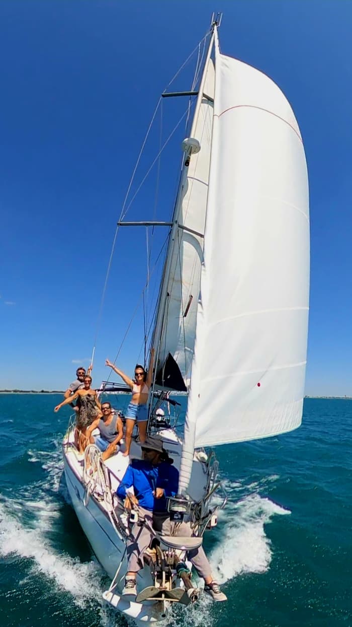 ⛵ Escape Day: sailing on a 12m sailboat in the bay, swimming 🐬