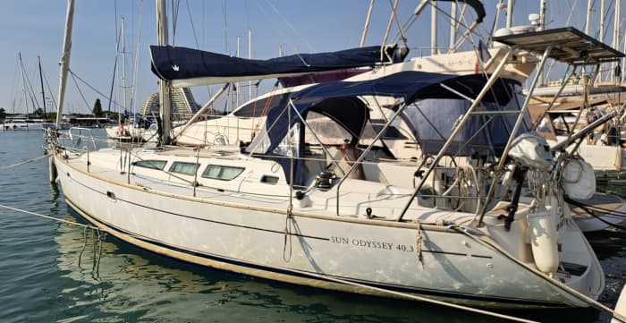 ⛵ Escape Day: sailing on a 12m sailboat in the bay, swimming 🐬