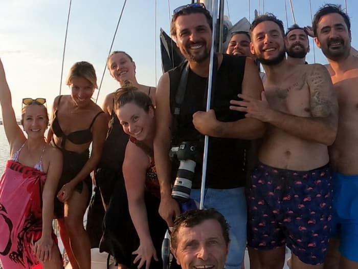 ⛵ Escape Day: zeilen op een 12m zeilboot in de baai, zwemmen 🐬