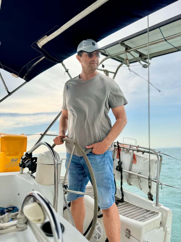 ⛵ Escape Day: sailing on a 12m sailboat in the bay, swimming 🐬