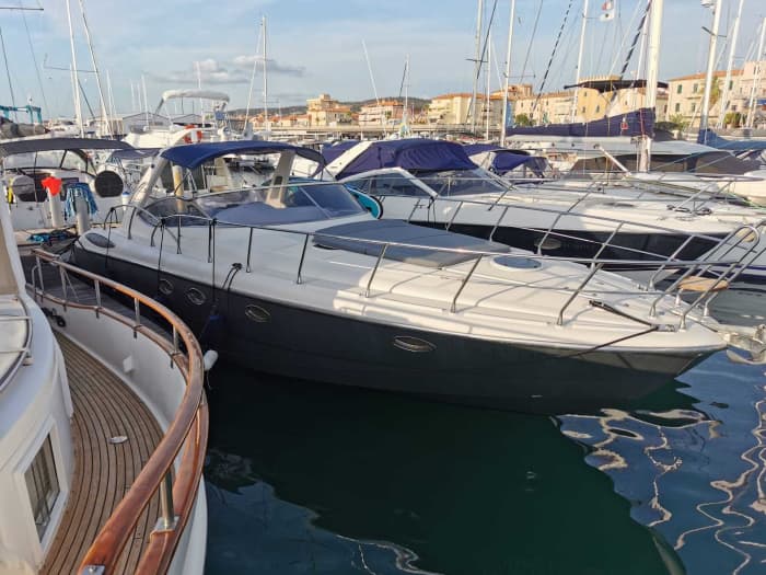 Genießen Sie 8 Stunden und 30 Minuten auf einem Motorboot, um San Vincenzo zu erkunden.
