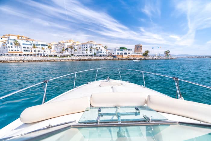 Spend 3h30 on the water in Marbella with sun and clear waters