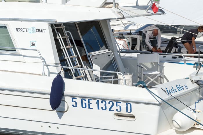 Ontdek Castellammare del Golfo tijdens een dagtocht op een motorboot.