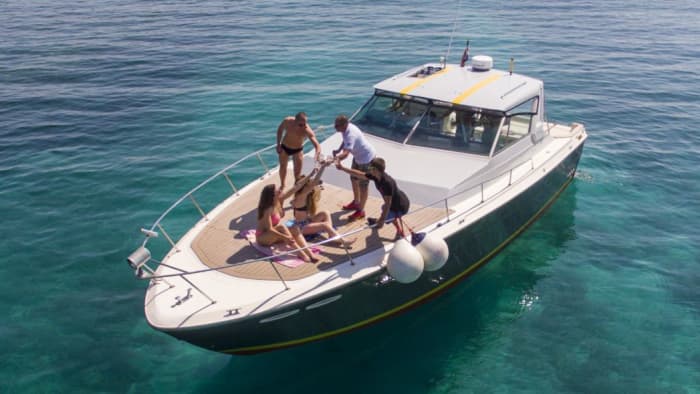De Split a Hvar: paseo privado en barco para disfrutar del sol, el mar y la relajación isleña