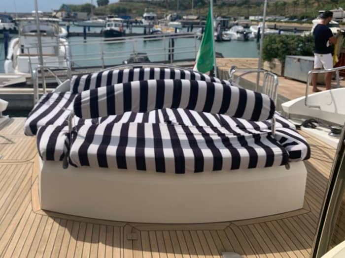 Unvergleichliche Aussichten auf Syracuse: Ein Weltklasse-Tag auf einer Motoryacht