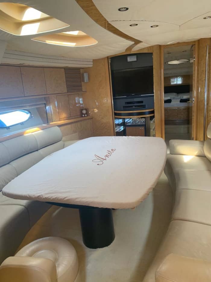 Unvergleichliche Aussichten auf Syracuse: Ein Weltklasse-Tag auf einer Motoryacht