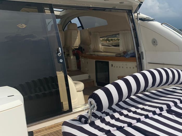 Unvergleichliche Aussichten auf Syracuse: Ein Weltklasse-Tag auf einer Motoryacht