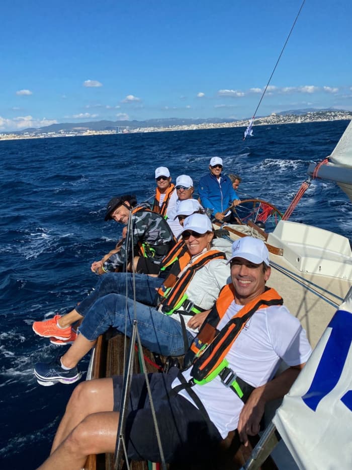 Discover sailing on a traditional sailboat – Saint-Cyr-sur-Mer (2.5 hours)
