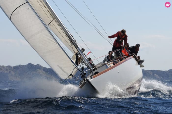 Discover sailing on a traditional sailboat – Saint-Cyr-sur-Mer (2.5 hours)