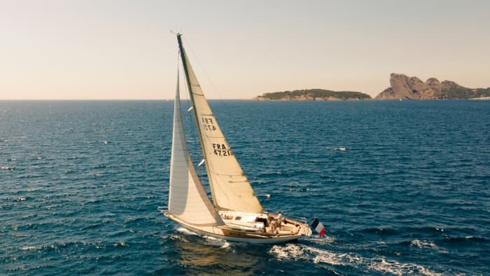 Odkryj żeglarstwo na tradycyjnym żaglowcu · Saint-Cyr-sur-Mer (2,5 godziny)