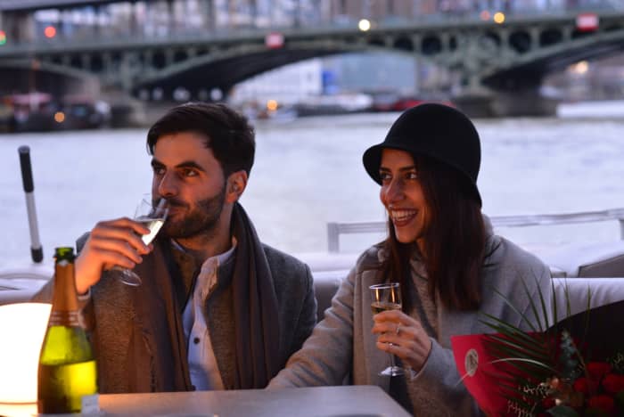 Paris Magique : Une Croisière au Cœur de l'Histoire et des Monuments Iconiques