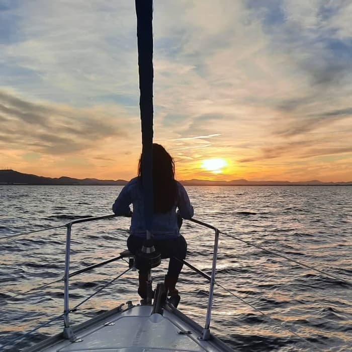 Cap sur le plaisir : une journée complète de navigation authentique à La Manga en voilier