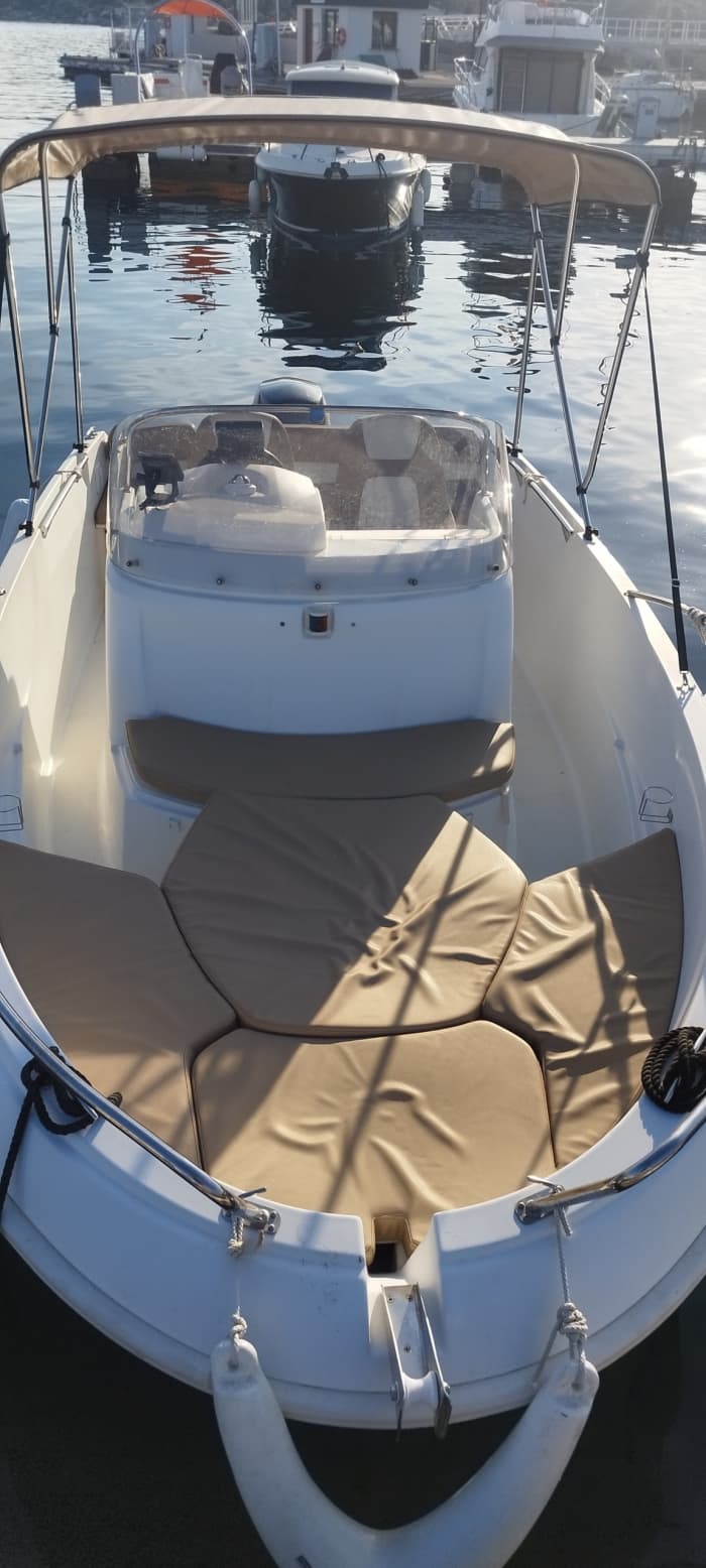 Geniet van een halve dag op een motorboot in Sainte-Maxime.