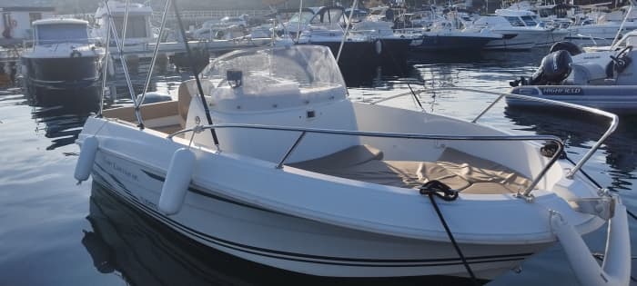 Geniet van een halve dag op een motorboot in Sainte-Maxime.