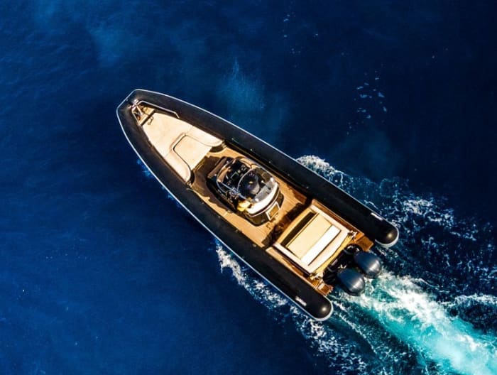 Discover Paxi on a motorboat for 10h