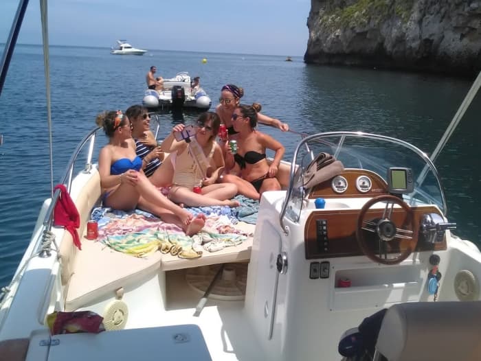 Your day in L'Estartit: Rent a motorboat for a full day of discovery