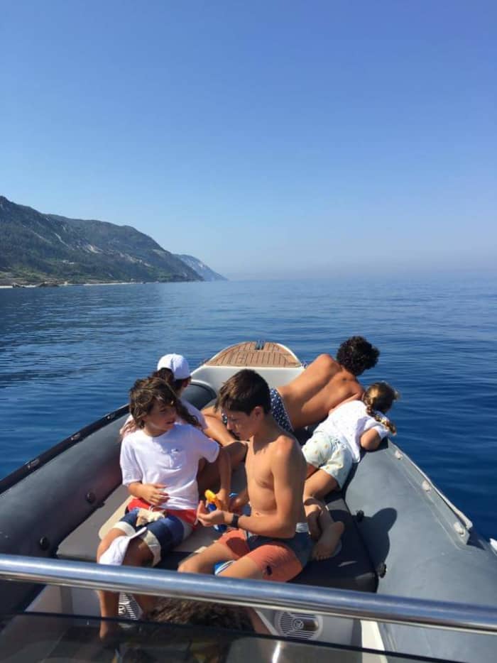 Découvrez Lefkada lors d'une excursion d'une journée en bateau à moteur