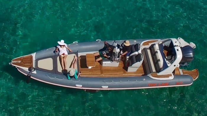 Découvrez Lefkada lors d'une excursion d'une journée en bateau à moteur