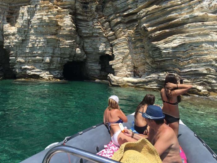Découvrez Lefkada lors d'une excursion d'une journée en bateau à moteur