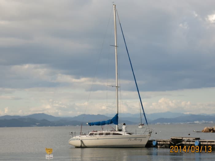 Jeden Moment genießen: Ein sonniger Tag rund um Osaka auf einem Segelboot