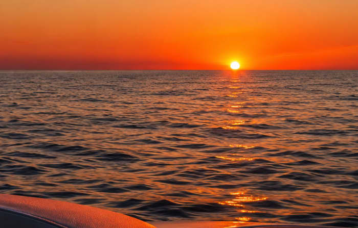 Magical sunset cruise, on MasterCraft 280: The sun sets over the sea, Santa Ponça
