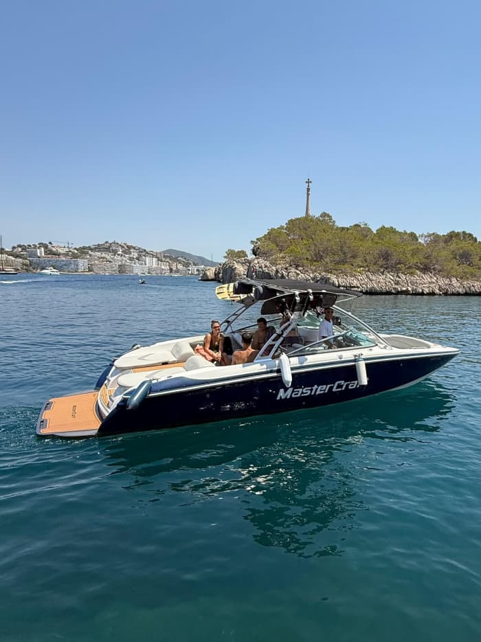 Private getaway in MasterCraft 280: Coves, snorkel and relax in Santa Ponça
