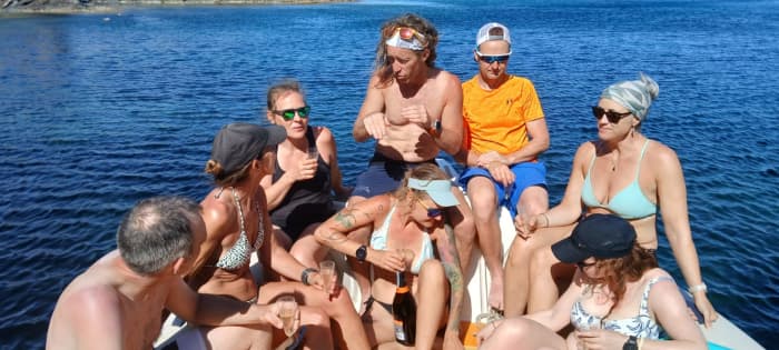 Ontdek een dag lang de verborgen pareltjes van het eiland Porquerolles. "Meer passagiers aan boord mogelijk, op aanvraag."