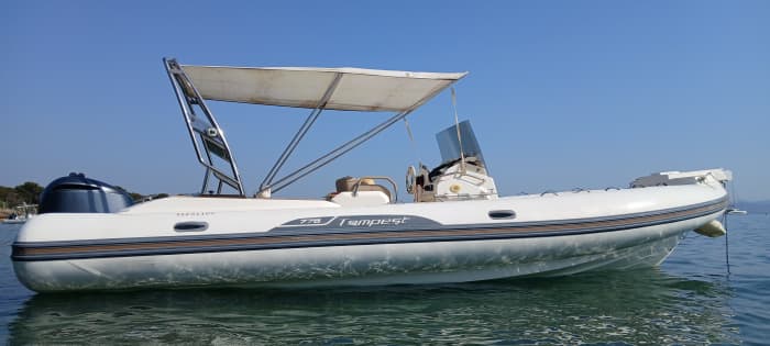 Explorez les joyaux cachés de l’île de Porquerolles pour une journée"Plus de passagers possibles à bord, sur demande."