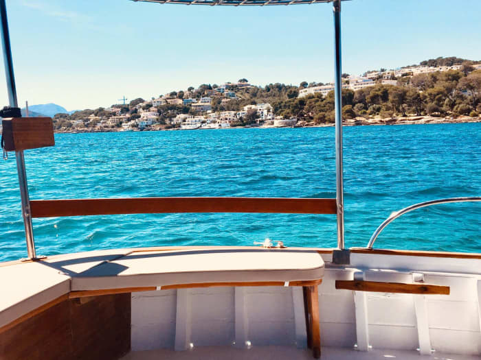 Your day in Mallorca: rent a motorboat for a full day of discoveries