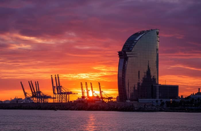 Private Sailing Trip in Barcelona – up to 2 hours with drinks and snacks for up to 8 passengers