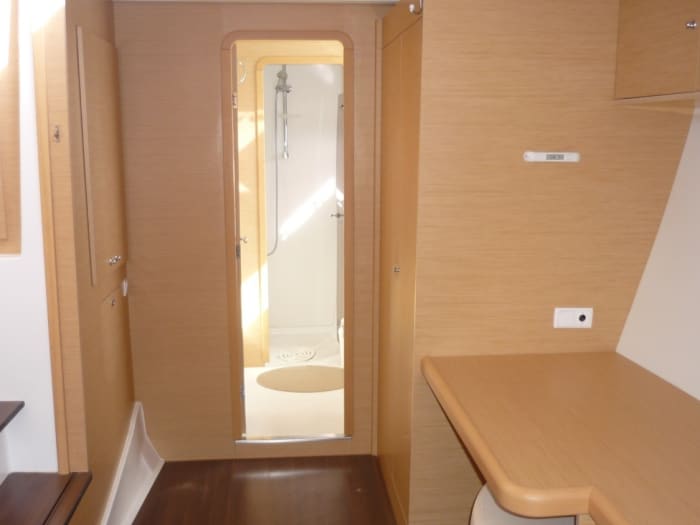 Rent a catamaran with friends, family or for a seminar. Enjoy a sailing discovery experience.