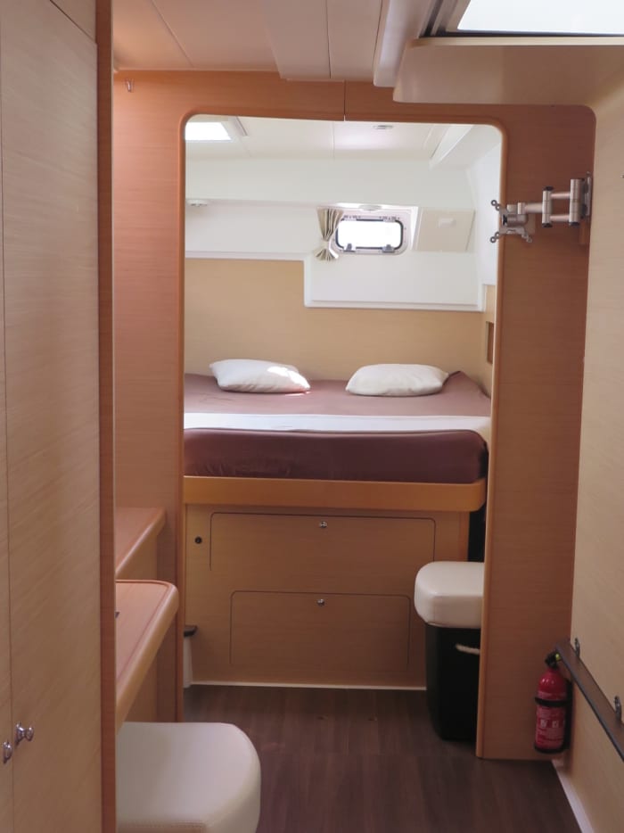 Rent a catamaran with friends, family or for a seminar. Enjoy a sailing discovery experience.