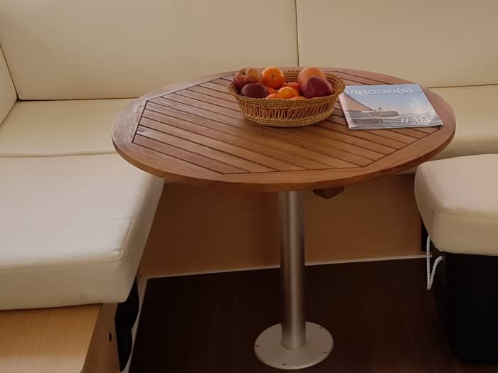 Rent a catamaran with friends, family or for a seminar. Enjoy a sailing discovery experience.