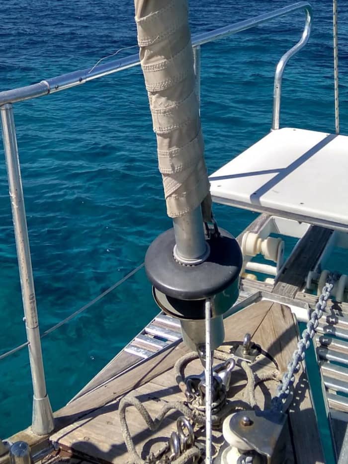 Discover Palaio Faliro on a sailboat for a full day