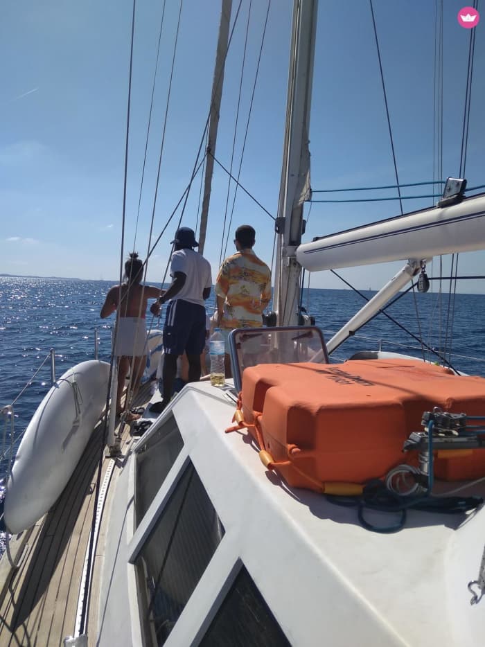 Discover Palaio Faliro on a sailboat for a full day