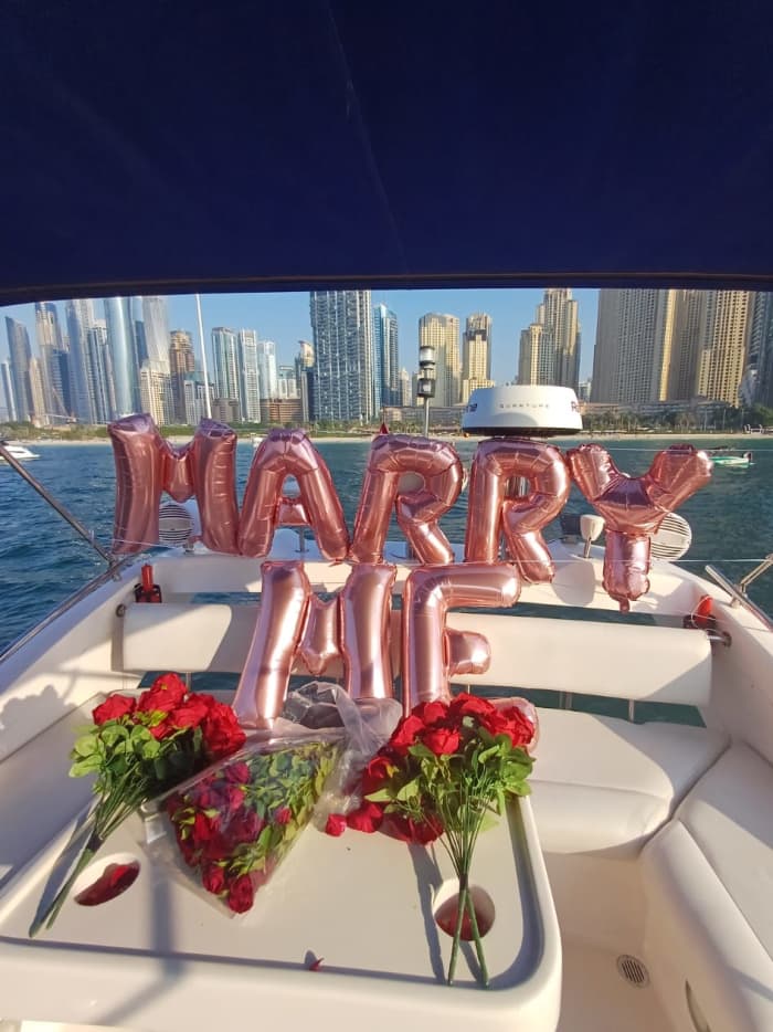 Speciellt firande/romantisk lyxyachttur runt Dubai
