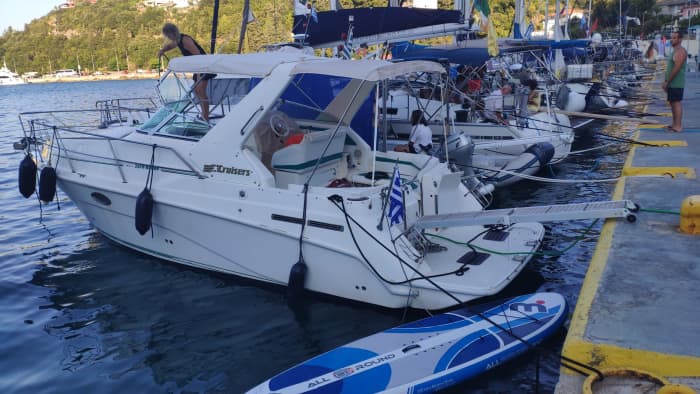 Céphalonie orientale : Profitez de 8 heures de mer grecque et de soleil à bord d’un bateau à moteur avec barbecue et prises de vue par drone.