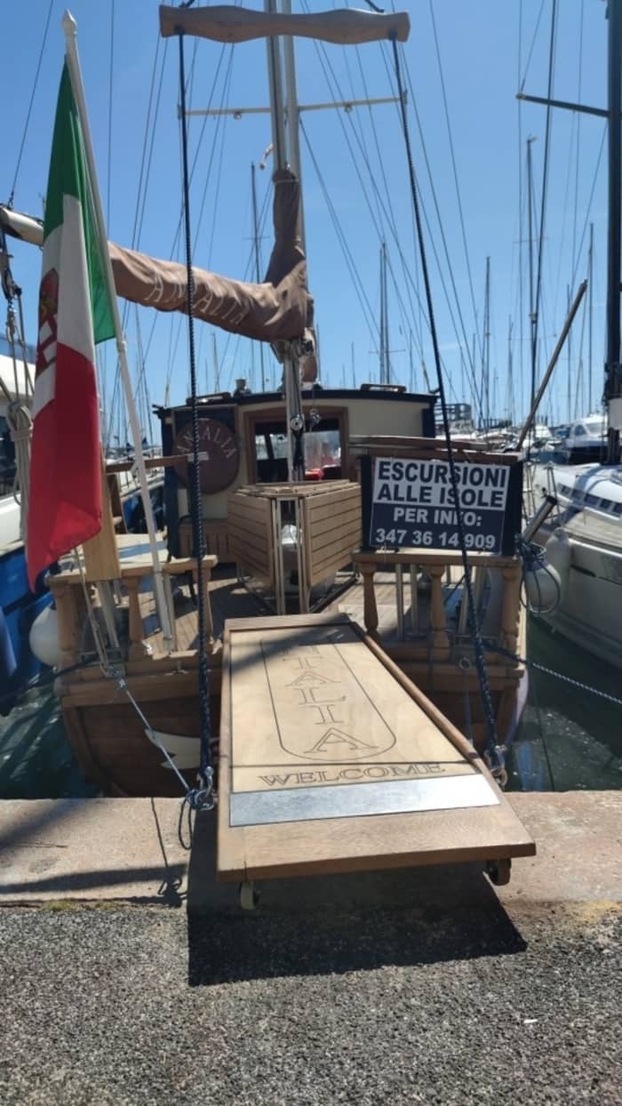 9 hours aboard 
ANT A L I A, an ancient schooner to discover Anzio and its surroundings.
